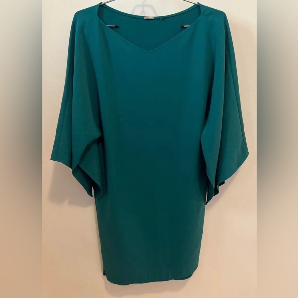 Elie Tahari Emerald Green Dress with Flowy Sleeves Size 2